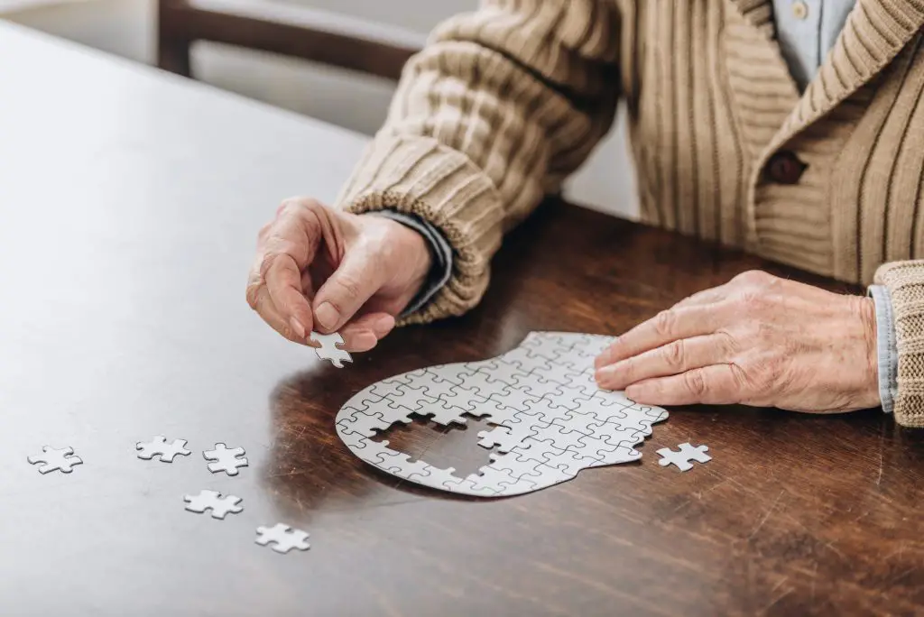 a man putting a puzzle together of healthy mental health habits